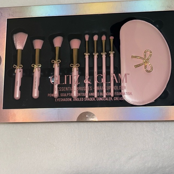 Glitz & Glam Bow makeup brushes viral 🎀🎀🎀💎💎💎 - Picture 3 of 14
